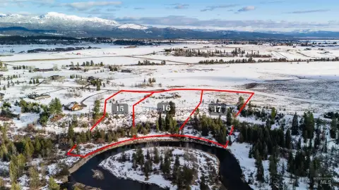 Riverfront Homesite in Private Community