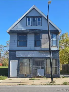Three-Unit Property with Restaurant Kitchen Hood
