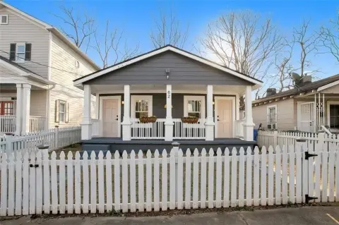 Renovated Duplex Unit with Patio