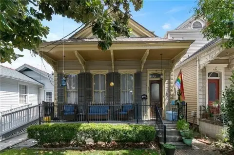 New Orleans Duplex with Income Potential