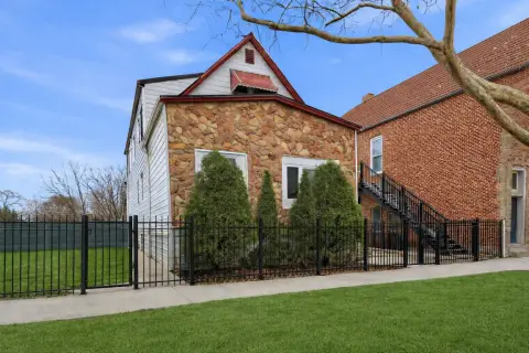 Chicago Multi-Unit Building For Sale