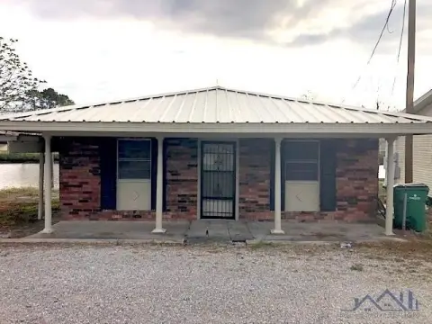Bayou-Side Storefront