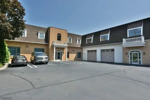 Updated Office Space in Ridgewood