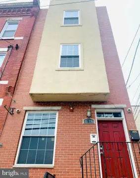 8-Bedroom Duplex with Two Bi-Level Units