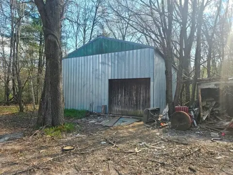 Land with Pole Shed