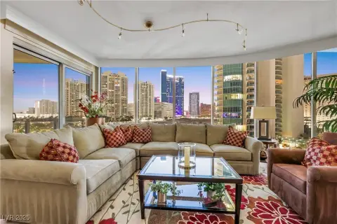 Las Vegas High-Rise Corner Residence