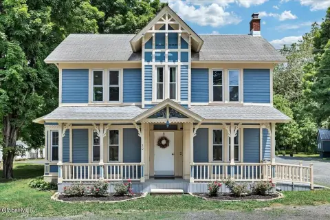 Updated Duplex with Private Backyard