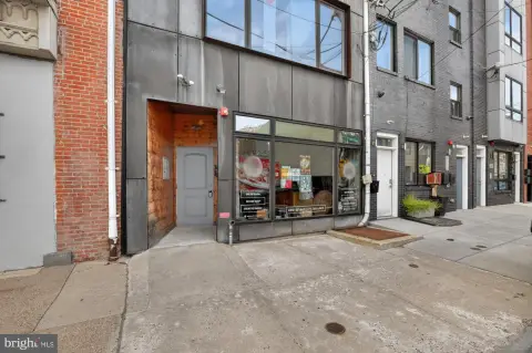 East Kensington Commercial Space Available