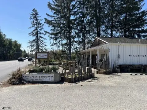 Garden Center with Excellent Visibility