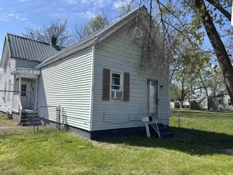 Duplex with Vacant One-Bedroom Unit