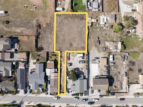 Versatile Land Parcel in Salinas