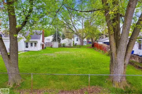 Residential Land in Warren, MI