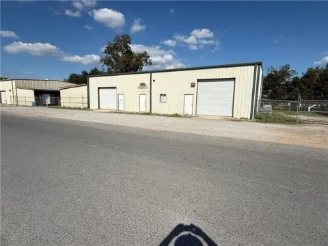 La Place Commercial Property