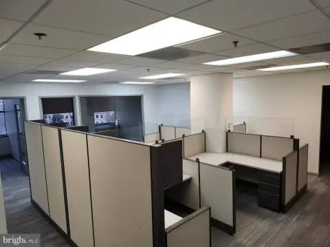 Single-Floor Office Suite