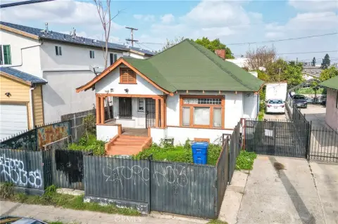 Vacant Fourplex in South Los Angeles