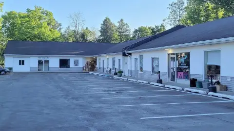 Retail/Office Plaza with Warehouse Unit