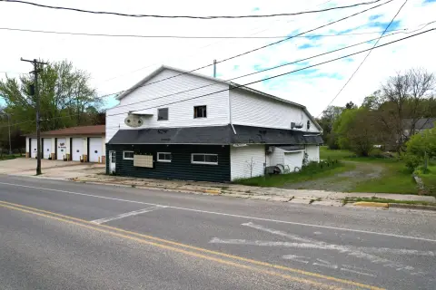 Mixed-Use Tavern with Apartment
