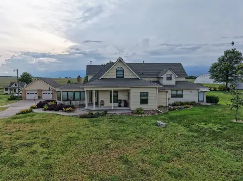 Detached Country Estate with Quonset Building