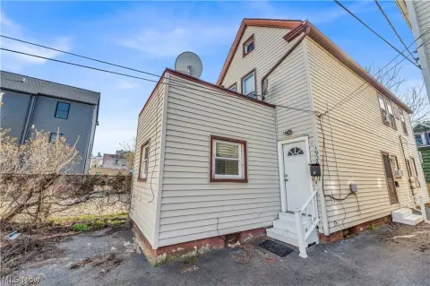 Cleveland Duplex: Investment Opportunity
