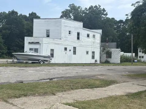 Four-Unit Apartment Building and Garage