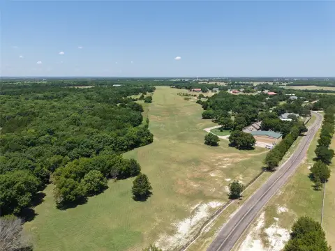 Aviation-Adjacent Residential Airpark Lot