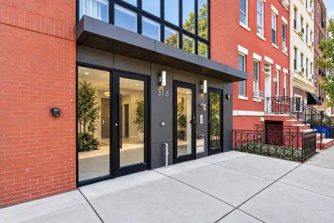 Open-Plan Retail Condominium