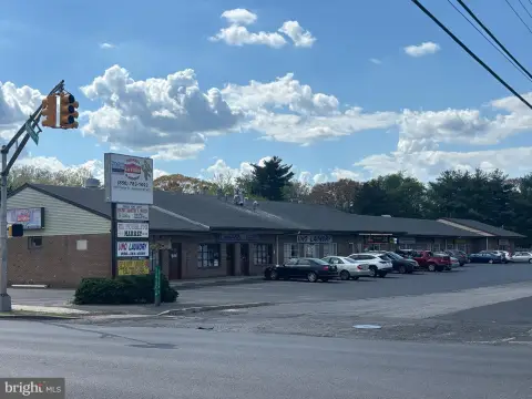 Neighborhood Retail Plaza with Seven Units