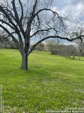 Residential Land in Cuero, TX