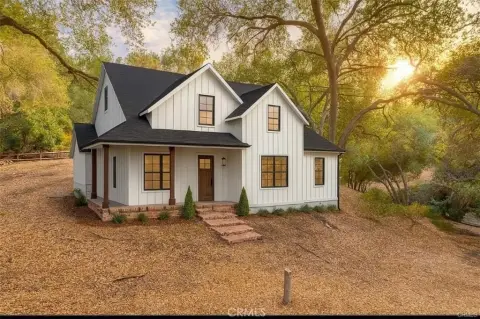 Buildable Lot in Woodland Hills