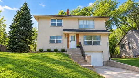 Duplex with Tandem Garage