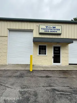 Flex Space with Climate-Controlled Warehouse