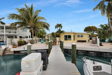 Waterfront Duplex Near Sombrero Beach