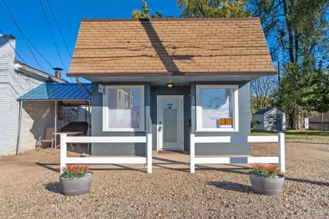 Versatile Retail/Office Storefront