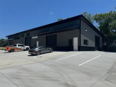 Flex Industrial Suite with Overhead Doors