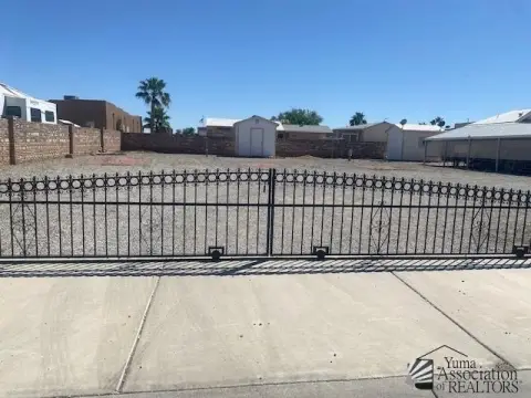 Yuma Land with RV Hookups