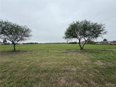 Unrestricted Ranchette Home Lot