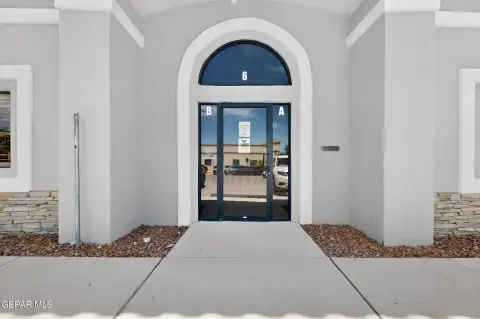 Move-In-Ready Office/Retail Suite