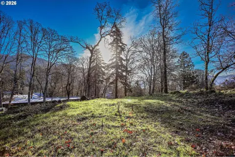 Corner Lot in White Salmon