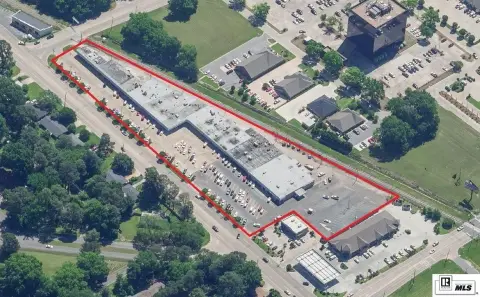 Retail Suite in Shopping Center