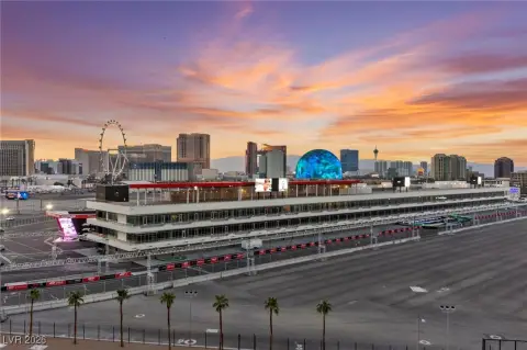 Remodeled Penthouse with Panoramic Views