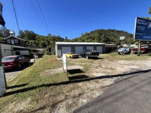 4-Bay Mixed-Use Property