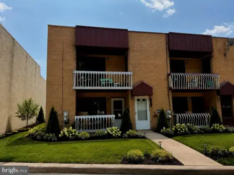 Spacious Duplex with Private Entrances