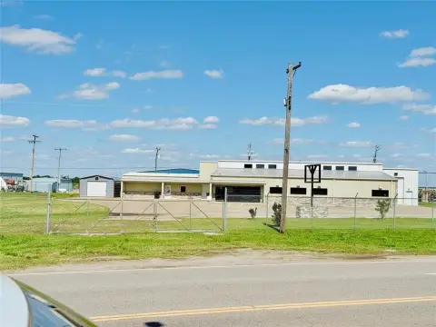 Modern Commercial Space in El Reno