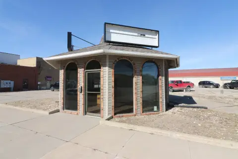 Corner Retail/Office Opportunity, Spencer, IA