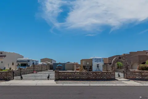 Land with RV Hookups, Yuma