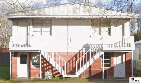 Fourplex with Additional Mobile Home