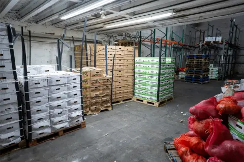 Miami Warehouse with Cold Storage