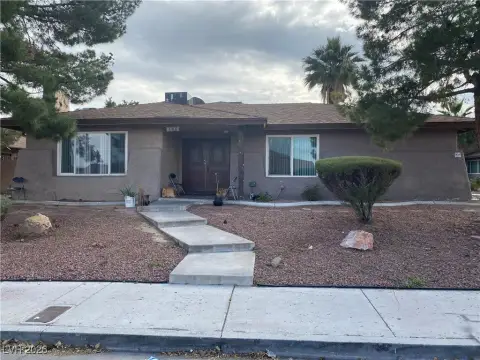 Las Vegas Fourplex with Garages