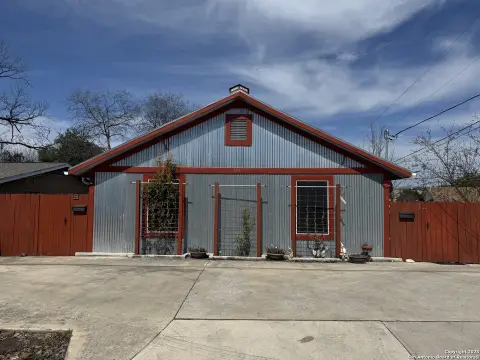Renovated Duplex with Updated Interiors