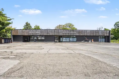Versatile Commercial Building in Berrien